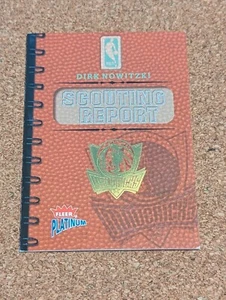 2003-04 Fleer Platinum Dirk Nowitzki Scouting Report Juego Usado Reliquia/250 HOF SP - Imagen 1 de 5