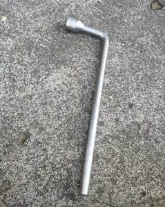 MERCEDES 01-07 W203 C55 C350 C320 C280 LUG WRENCH EMERGENCY TOOL - Picture 1 of 4