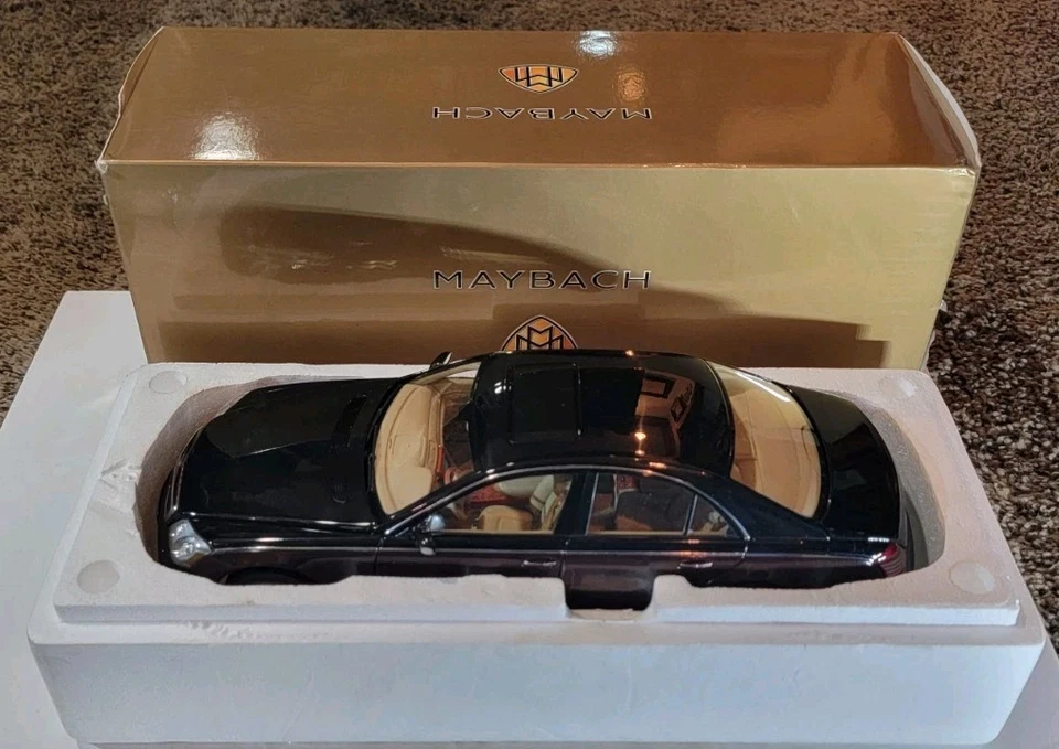 AUTOART MAYBACH 57 DEALER MODEL BLACK DIE CAST SCALE 1:18 IN BOX - Image 1 of 4