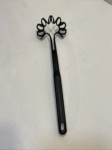 Pampered Chef Black Nylon Spiral Whisk Plastic Retired # 2330 Made USA - Picture 1 of 5