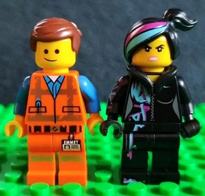 LEGO Emmet Worn Uniform Lucy Wyldstyle Hood Down Minifigures Movie tlm142 tlm099 - Picture 1 of 4
