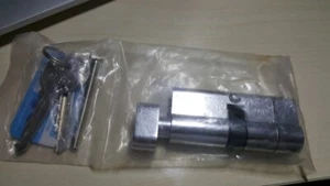 Serratura a cilindro per porta europeo con 3 chiavi con pomolo Tipo Nichel Nuovo - Foto 1 di 10
