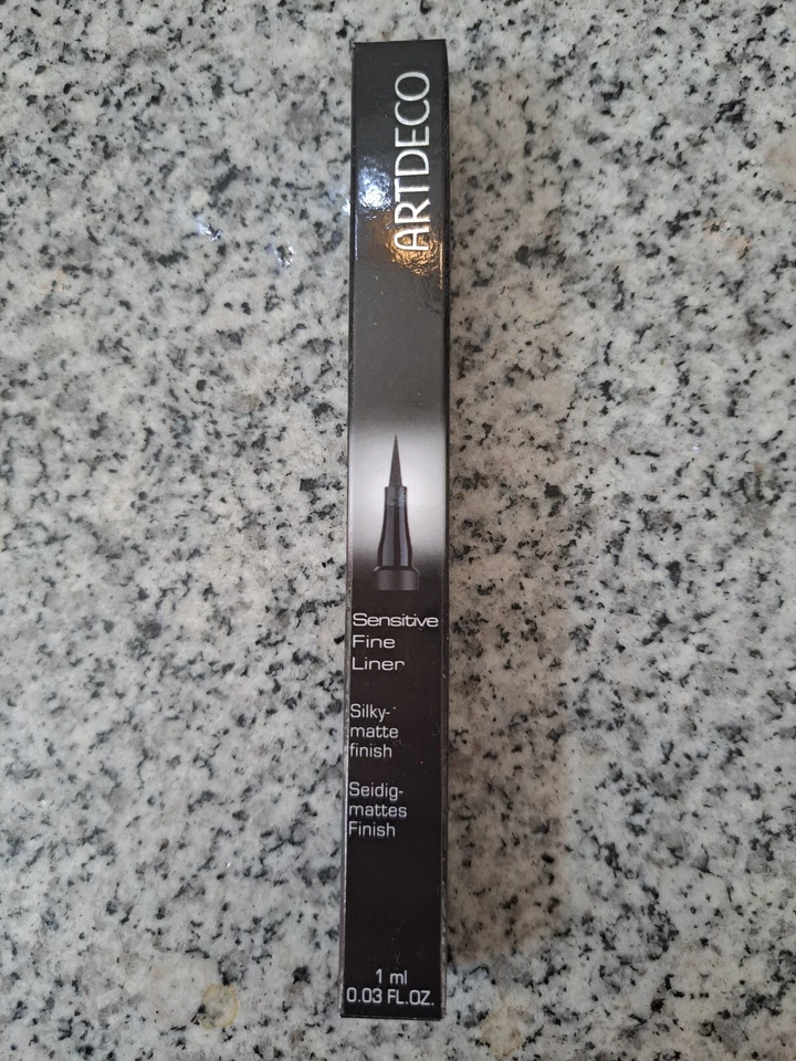Artdeco flüssiger Eyeliner Sensitive Fine Liner 01 black tief-schwarz  - Bild 1 von 1