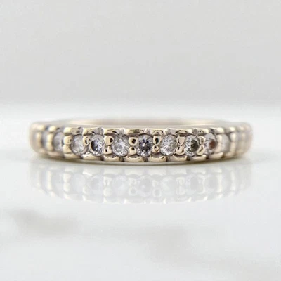 Alianza de boda de diamantes redondos naturales de oro blanco de 14k Foto 1 de 4