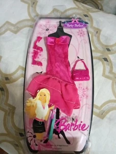 Barbie Puppe Party Perfect FASHION FEVER Rosa KLEID Jetzt Asymmetrisch Brokat Neu - Bild 1 von 4