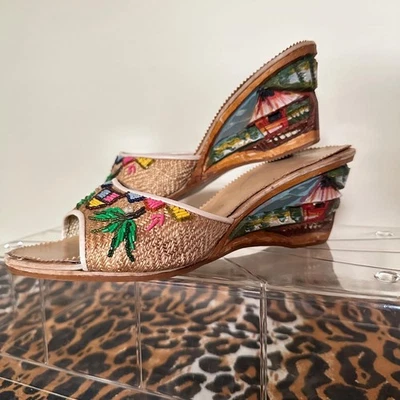 Vintage 40s 50s Carved Wooden Tiki Wedge Heels Painted & Beaded Shoes Sz 6 - Image 1 of 4