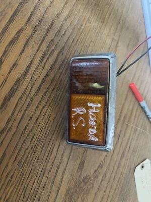 A38. Luz de señalización derecha Honda Civic 1976-78 Foto 1 de 4