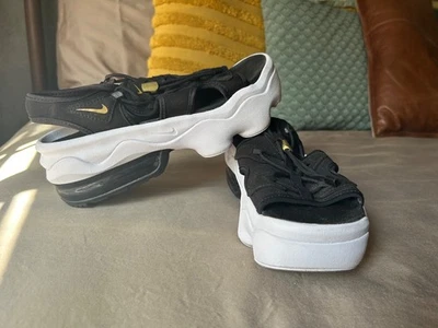 Женские сандалии Nike Air Max Koko (черные/белые/золотистые) CW9705-001 размер 9 б/у в отличном состоянии - Изображение 1 из 4