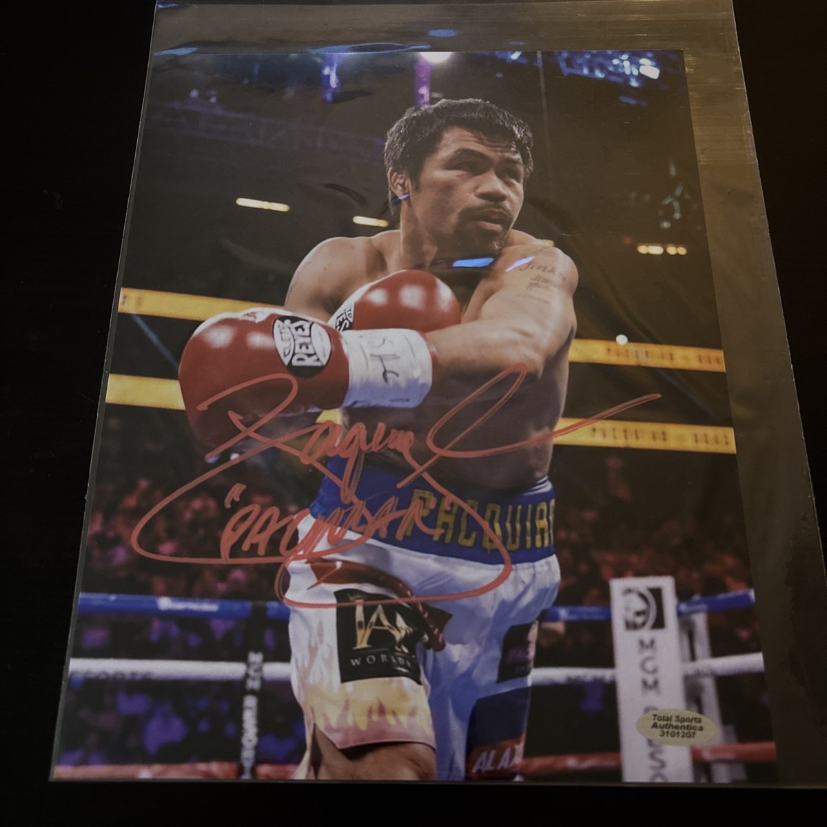 Manny Pacquiao 直書サイン入り
バスケプライベートチームフィギュア マニー・パッキャオ自筆サイン入写真（3） Manny Pacquiao