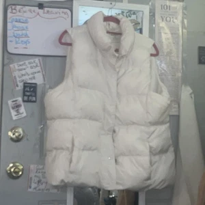Old Navy Womens Frost free water resistant Puffer Vest  Large White w Pockets - Picture 1 of 11