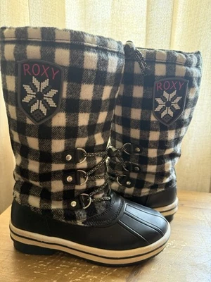 Roxy 保温冬季靴黑色/白色格子女式 6 码见图片 * * Lt. 穿着 — 第 1/4 张图片