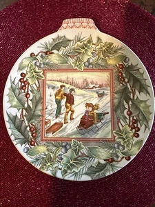Spode Victorian Christmas Plate "Sledding", First Issue, Ornament shape plate - Picture 1 of 4