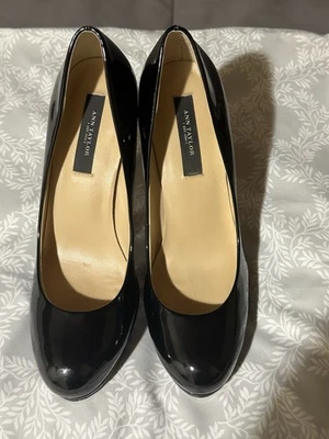 Bomba plataforma perfecta Ann Taylor charol negro 6,5 tacones de aguja  Foto 1 de 4