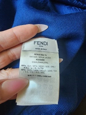 Fendi Azul FF Zucca Monograma Logo Jacquard Seda Lana Flecos Dobladillo Envoltura Chal Bufanda Foto 1 de 4