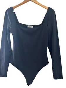 Babaton Aritizia Body L eckiger Ausschnitt Langarm schwarz schick Capsule Trendy - Bild 1 von 6