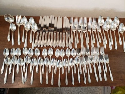 Винтажные посеребренные столовые приборы Tudor Plate Oneida Community Queen Bess II — 73 предмета - Изображение 1 из 4