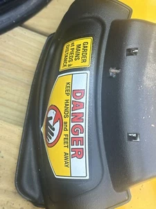 Coperchio porta laterale OEM DeWalt per falciatrice a spinta 12AVP2R3739, nuovo OB - Foto 1 di 2