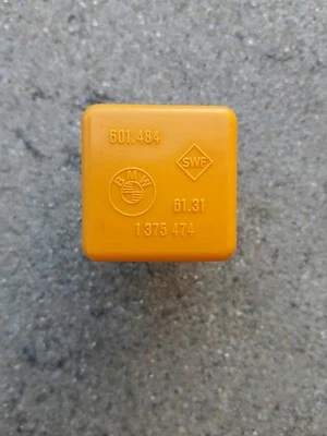 Relé auxiliar de ventilador baixo condensador CA BMW E30 FABRICANTE DE EQUIPAMENTO ORIGINAL 325E 325I 325IS 325IX 325IC M3 - Imagem 1 de 3