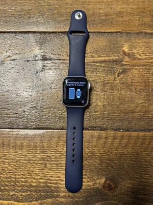 Apple Watch Series 5 40 мм космический серый алюминиевый корпус маленький стеклянный царапина топлефт - Изображение 1 из 3