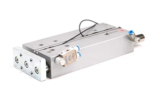 Festo DFM-32-200-P-A-GF Führungszylinder VFOF-LE-BAH-G18-Q6 Rückschlagventil - Bild 1 von 5