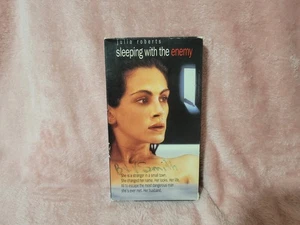 Sleeping with the Enemy VHS Tape - Julia Roberts - Picture 1 of 5
