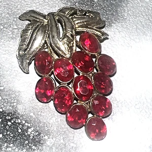 Grape Red Rhinestone Pin Brooch Fruit Vintage art deco vineyard - Picture 1 of 4