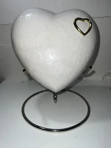 Urna cuore bianco perla 10x10 con supporto - Foto 1 di 6