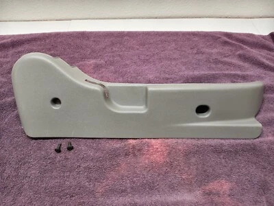 Geo Metro XFI 1993 asiento de pasajero moldura cubierta inferior derecha Foto 1 de 4