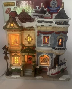 Lemax Christmas In The City 2018 Porzellan beleuchtetes Gebäude 85432 - Bild 1 von 11