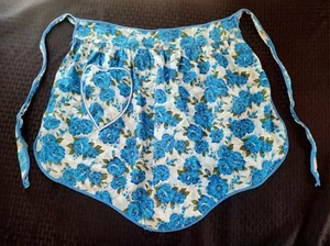 Vintage Apron Blue Flowers Heart Pocket - Picture 1 of 16