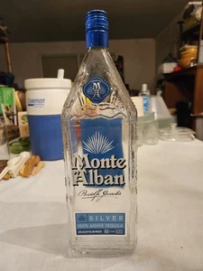 Monte Alban Argento Tequila Vuota 750 ML Bottiglia Goffrata Messico Alta Goffratura Pesante - Foto 1 di 8