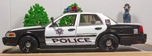 2010 MotorMax 1/24 Scale Ford Crown Vic Police Car New - Picture 1 of 4