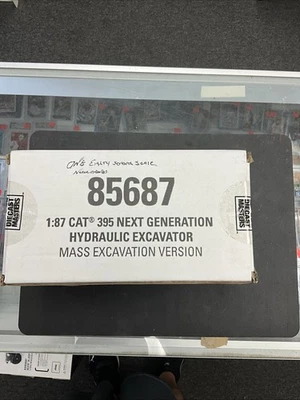 CAT CATERPILLAR 395 NEXT-GEN HYDRAULIC EXCAVATOR 1/87 (HO) DIECAST MASTERS 85687 - Image 1 of 2