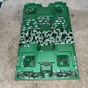 Placa base castillo LEGO elevada 32 x 48 x 6 pozos de esquina patrón de roca #30271 - Imagen 1 de 3