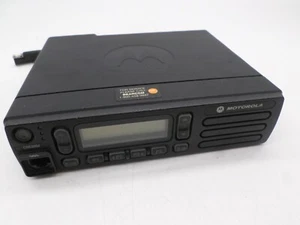 Motorola CM300D AAM01QNH9JA1AN UHF 25W ANALOG Radio - Zdjęcie 1 z 11