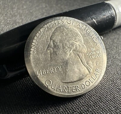 2017-P Effigy Mounds Quarter Error Missing Nickel exposed Copper Rare & Unique - Image 1 of 4