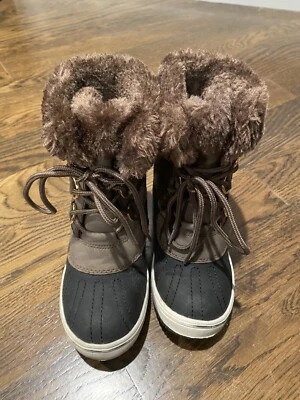 Lucky Top 女孩冬季雪地靴 13 码 — 第 1/4 张图片