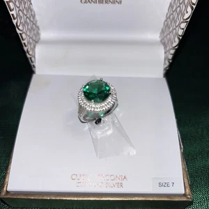 Anillo de fila de doble pavimento de zirconio cúbico verde en plata esterlina 7,5 quilates t.w. Talla 7 - Imagen 1 de 5
