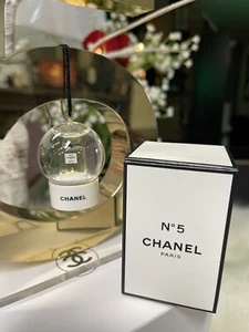 CHANEL BIANCO N. 5 NATALE ORNAMENTO GLOBO NEVE PALLA DI NEVE NUOVA IN SCATOLA - Foto 1 di 6