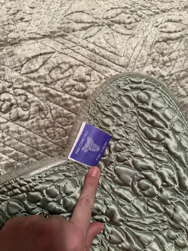 Colcha de terciopelo verde Pine Cone Hill Queen Village Foto 1 de 4