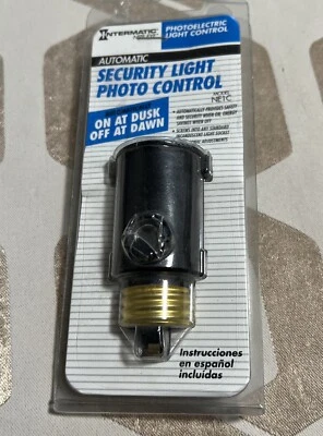 INTERMATIC, Automatic, Dusk-to-Dawn, Light Sensing Socket Converter.  NEW! - Image 1 of 2