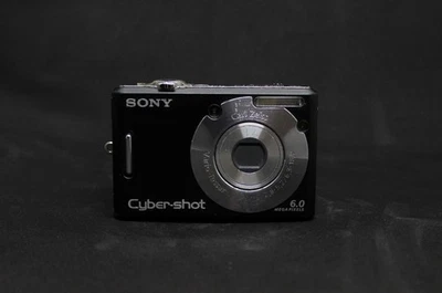 SONY DSC-W40 Cybershot 3X Optical Zoom (NOT WORKING) - Image 1 of 4