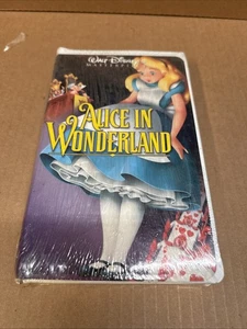 Alice in Wonderland VHS Walt Disney Masterpiece Collection Cover Art Variant - Imagen 1 de 3
