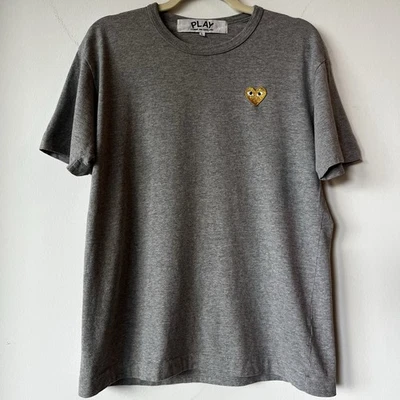 Camiseta Comme Des Garcons Play Para Hombre Grande Gris Dorado Corazón Manga Corta Cuello Redondo Foto 1 de 4