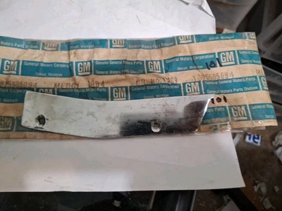 NOS 1984 87 BUICK REGAL/GN/T 类型前格栅侧模 255094 原始设备制造商通用 — 第 1/4 张图片