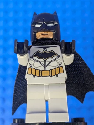 Lego Super Heroes: Batman, Medium Nougat Face sh0531 Set 76111 - Image 1 of 4