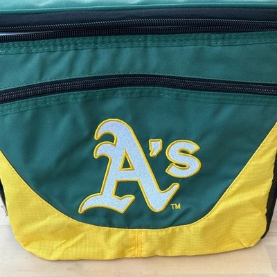 Bolso refrigerador A's verde y amarillo Foto 1 de 4