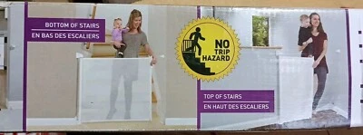 Puerta de seguridad retráctil para bebé KidCo de liberación rápida de malla blanca Foto 1 de 3