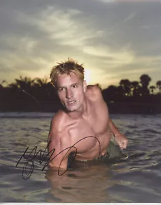 JUSTIN HARTLEY di TRACKER DI PERSONA FIRMATA 8X10 FOTO A COLORI 2 C0A "PROVA" - Foto 1 di 5