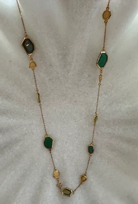 Collar Stella & Dot Pippa Oro Amarillo Piedras Verdes 18 pulgadas Foto 1 de 4